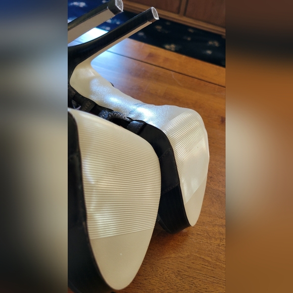 Shi by Journeys strappy  platform spike heels - Picture 5 of 16